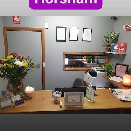 Smerdon Lodge Motel Horsham Esterno foto