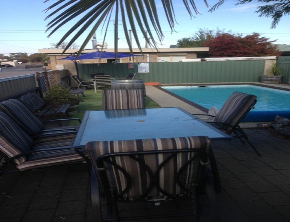 Smerdon Lodge Motel Horsham Esterno foto