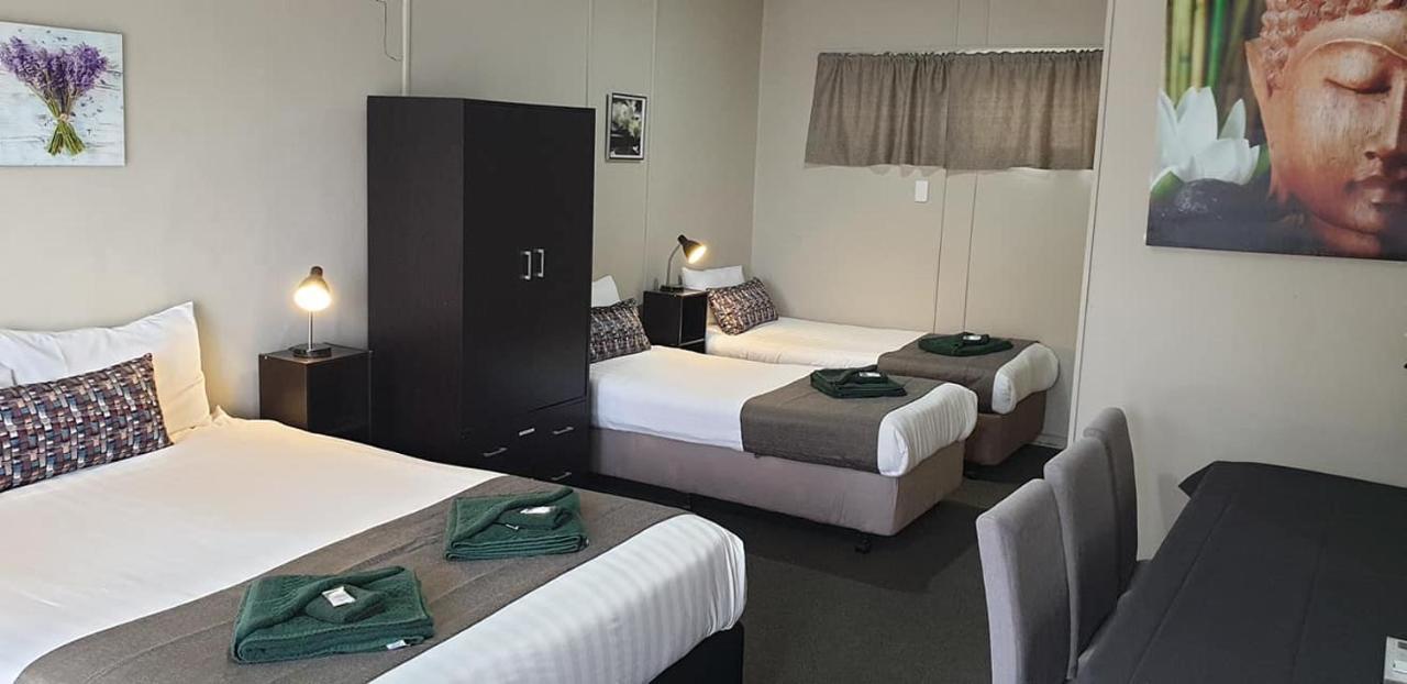 Smerdon Lodge Motel Horsham Esterno foto