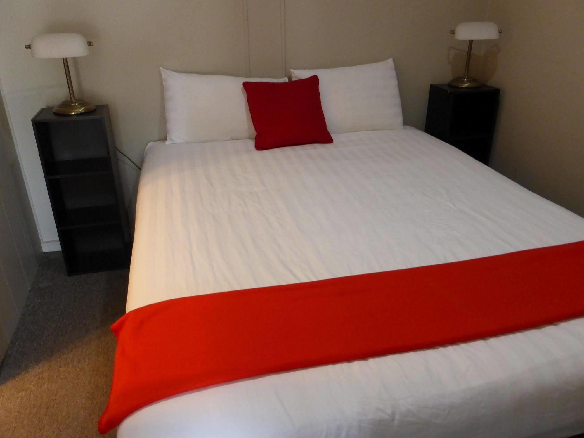 Smerdon Lodge Motel Horsham Esterno foto