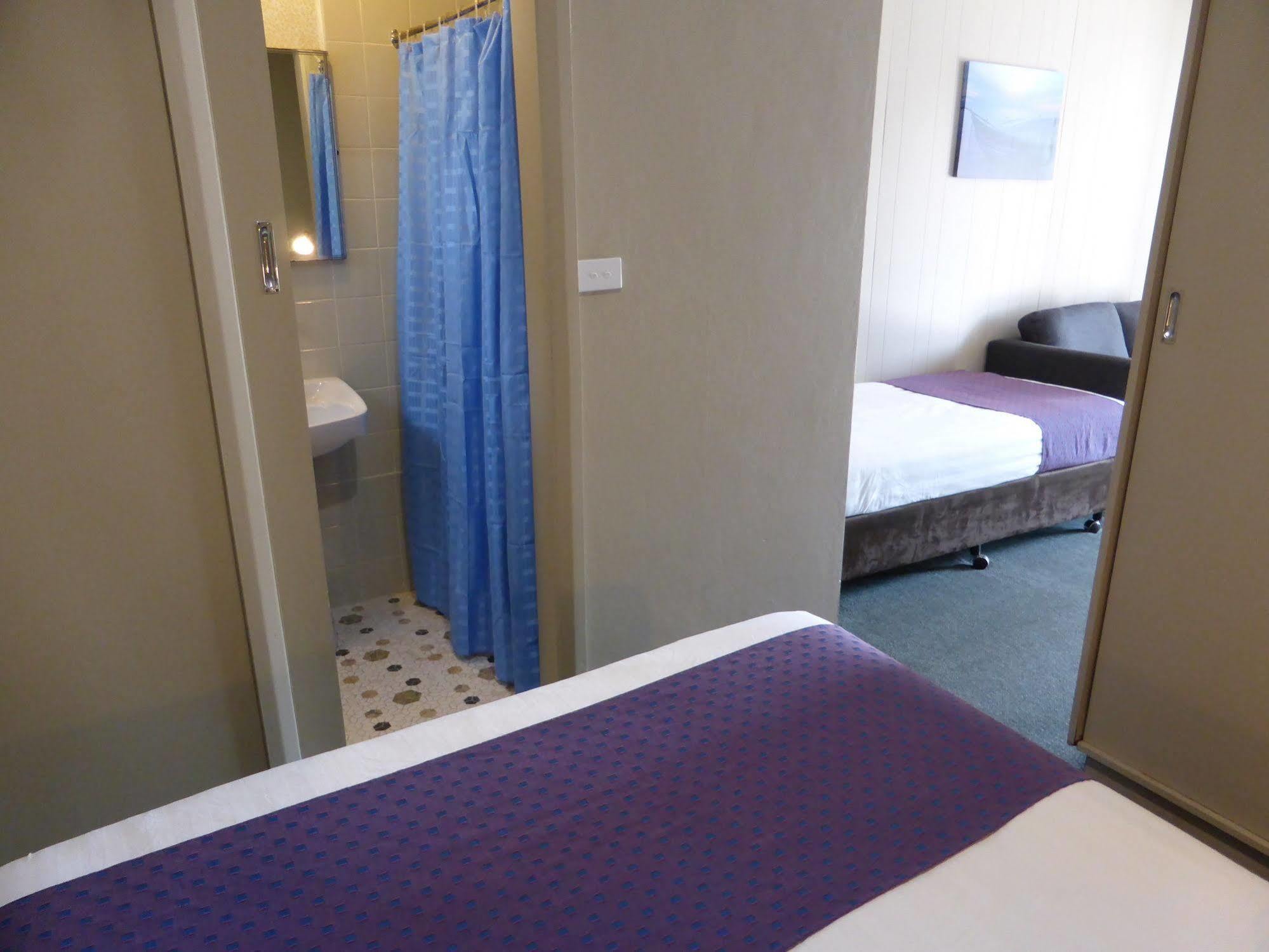 Smerdon Lodge Motel Horsham Esterno foto