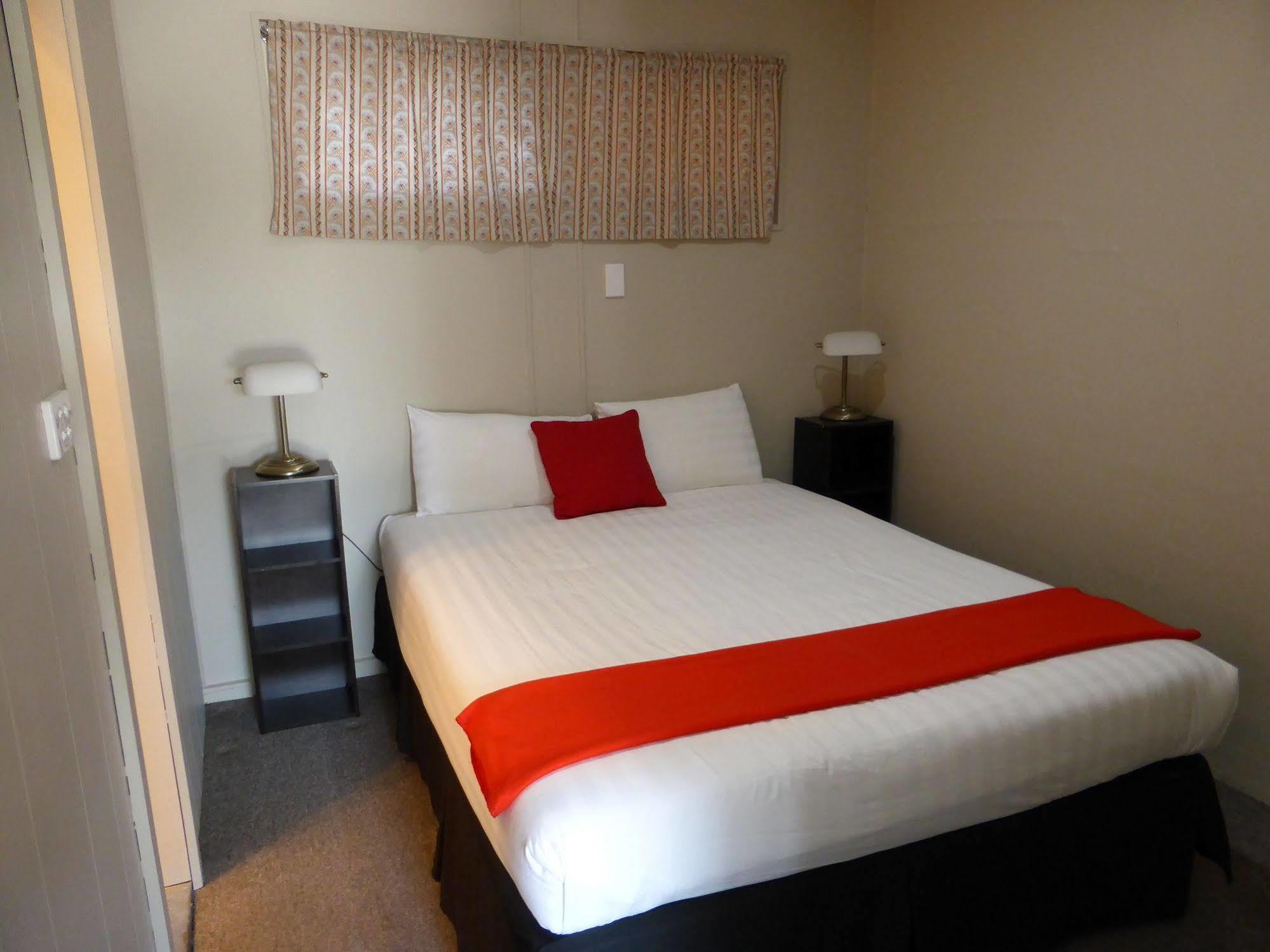 Smerdon Lodge Motel Horsham Esterno foto