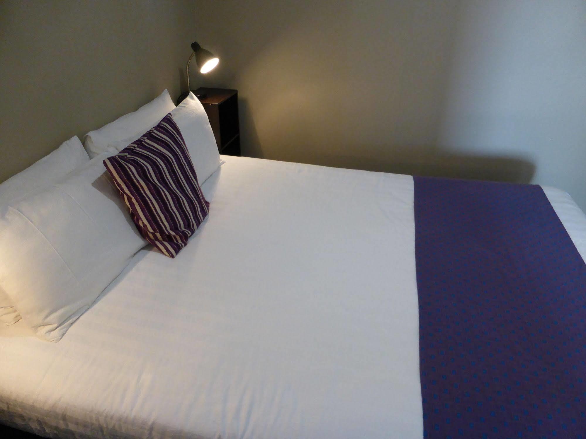 Smerdon Lodge Motel Horsham Esterno foto