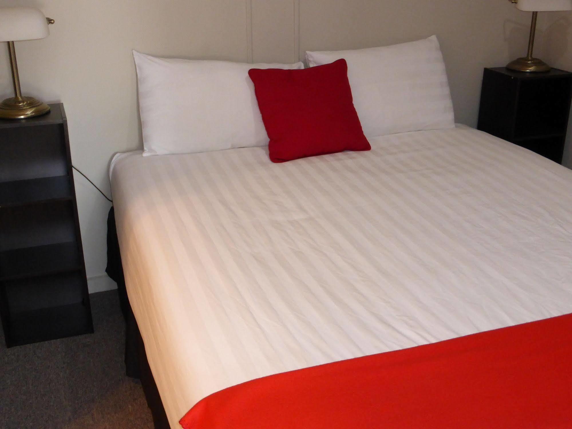 Smerdon Lodge Motel Horsham Esterno foto