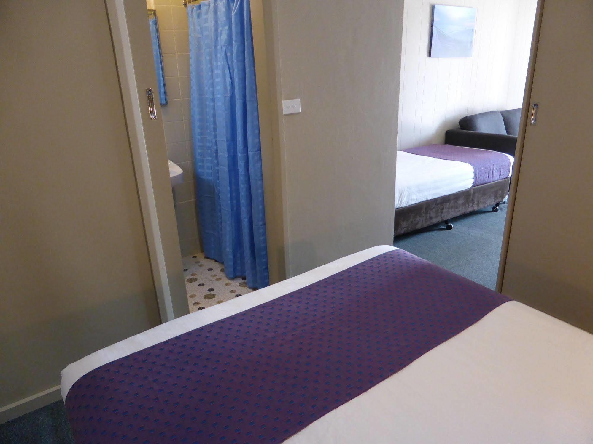 Smerdon Lodge Motel Horsham Esterno foto