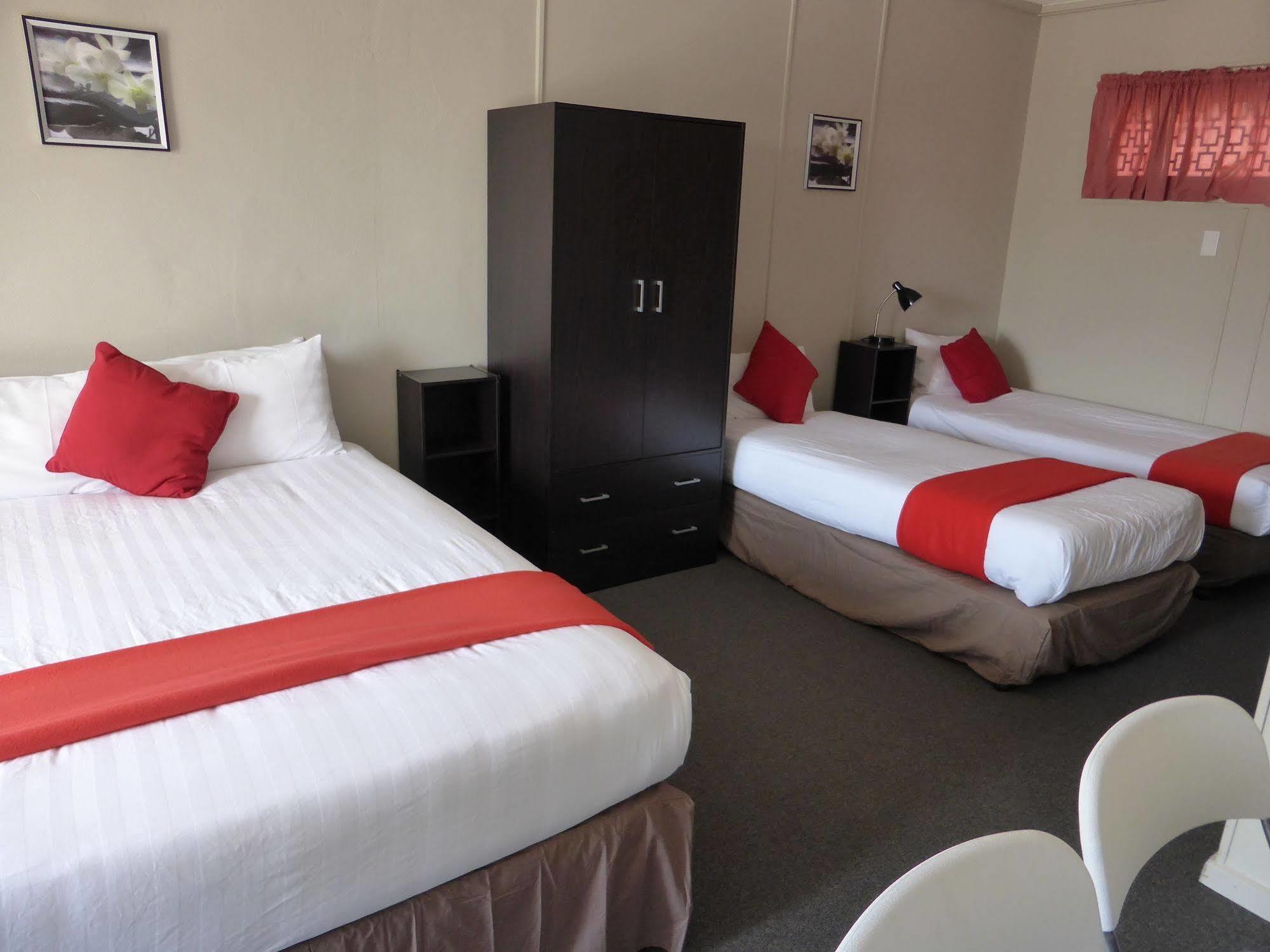 Smerdon Lodge Motel Horsham Esterno foto