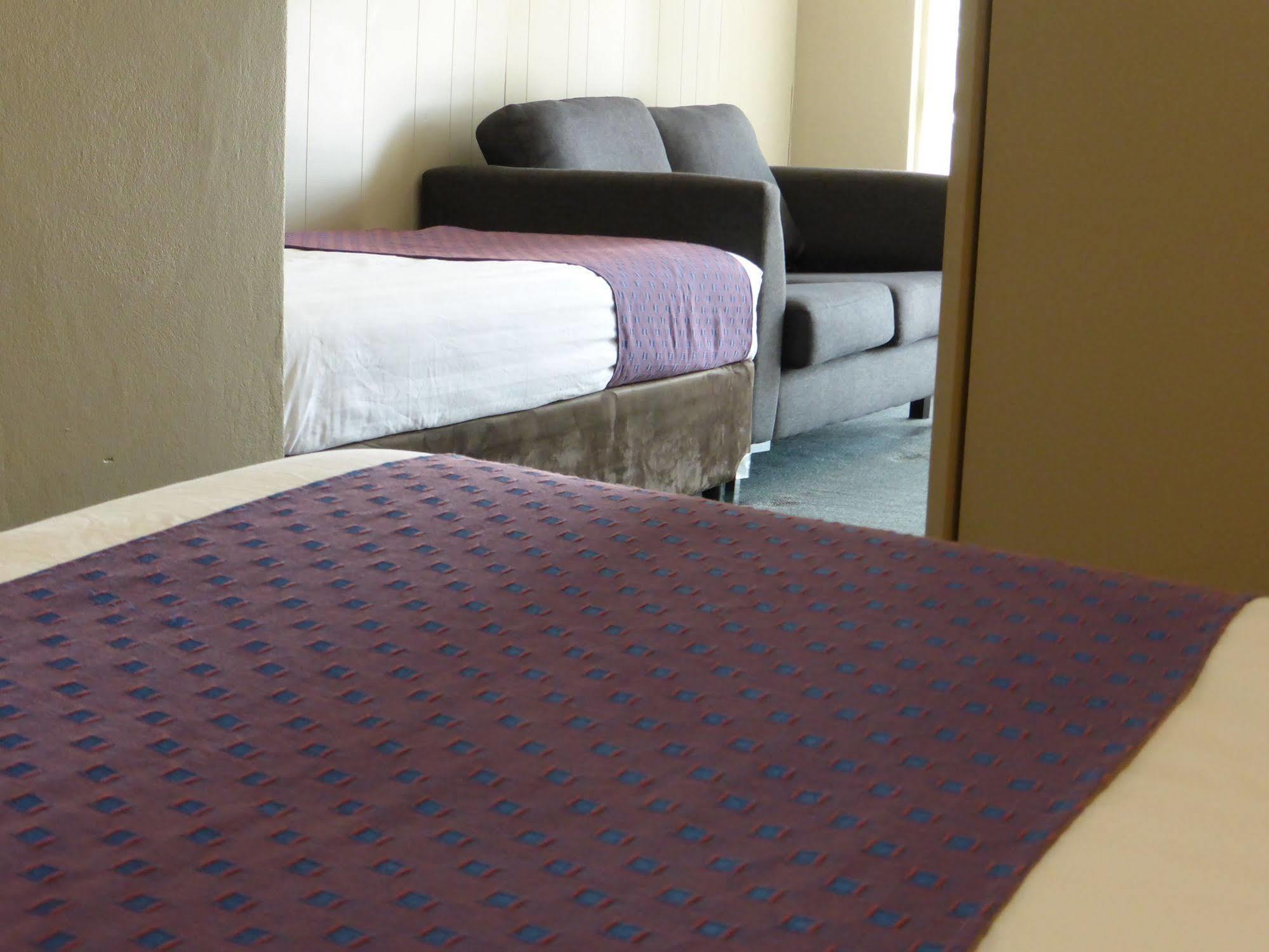 Smerdon Lodge Motel Horsham Esterno foto