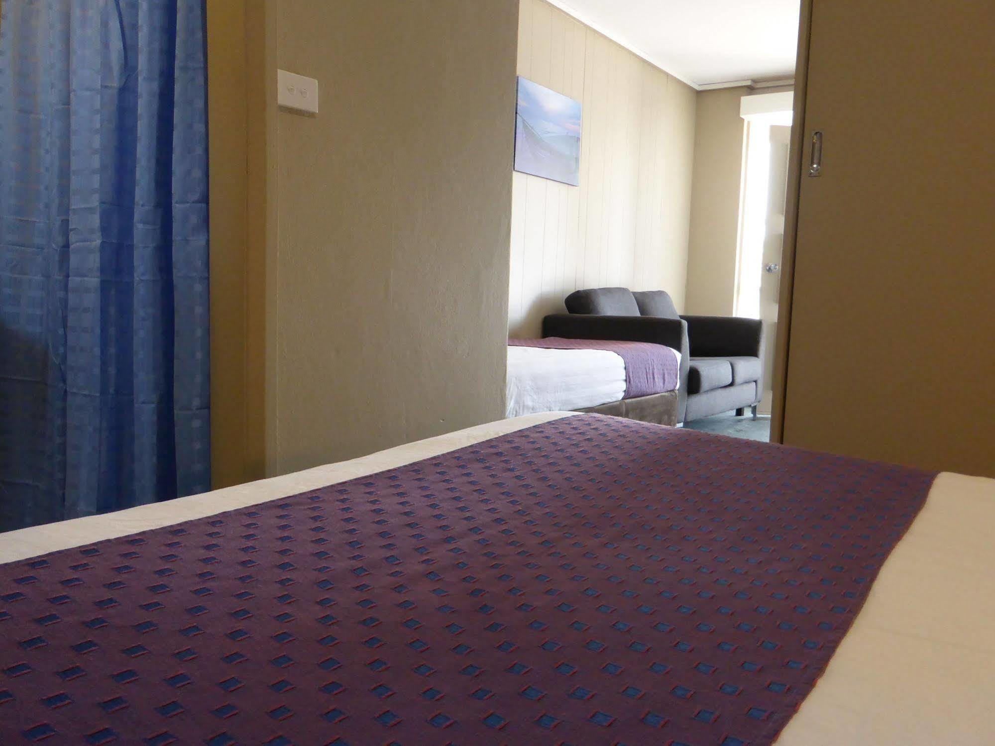 Smerdon Lodge Motel Horsham Esterno foto