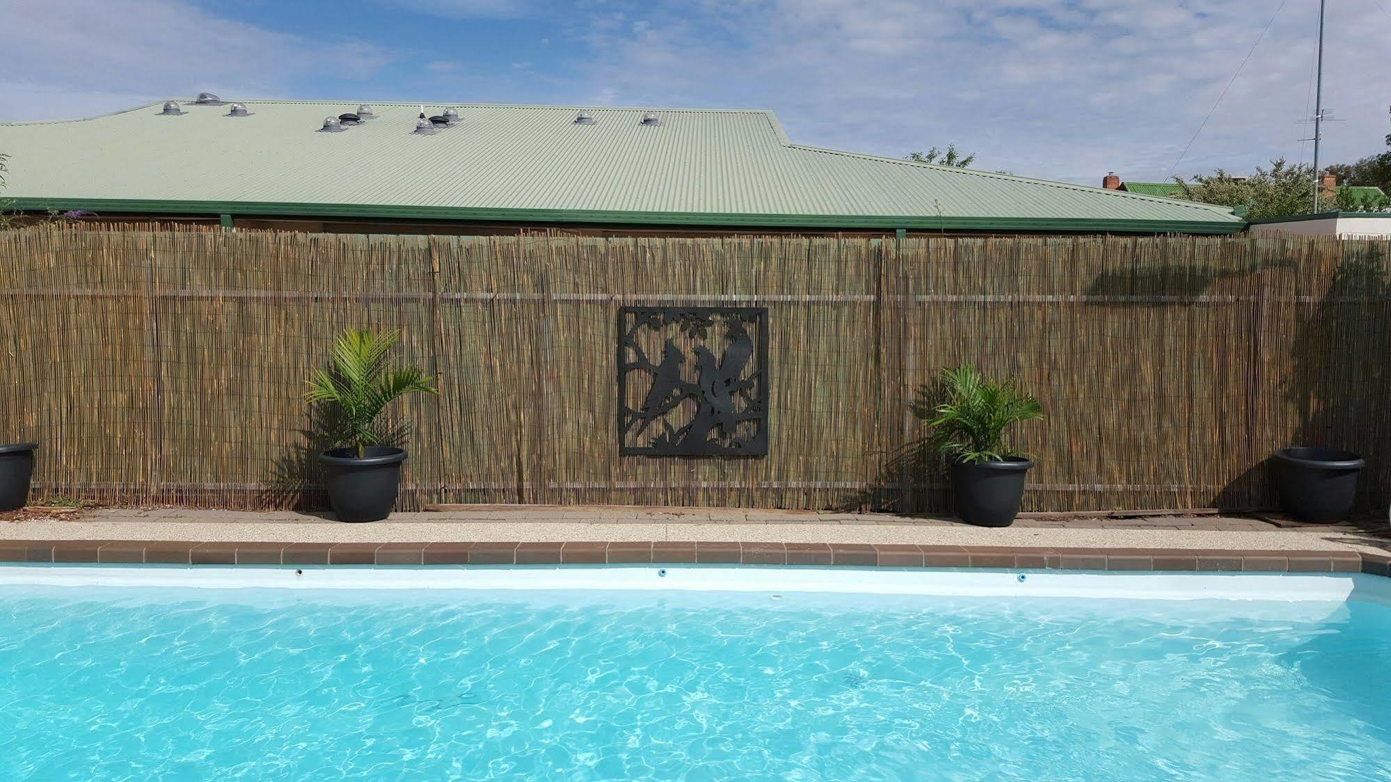 Smerdon Lodge Motel Horsham Esterno foto