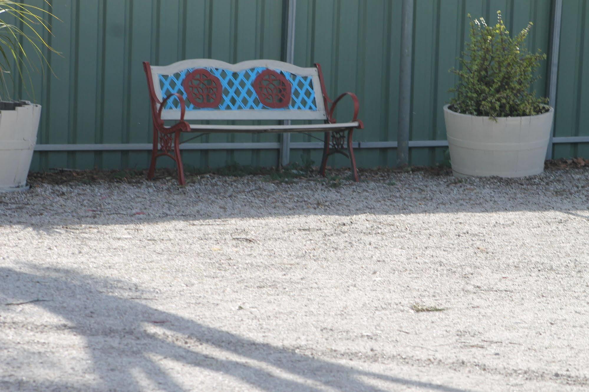 Smerdon Lodge Motel Horsham Esterno foto