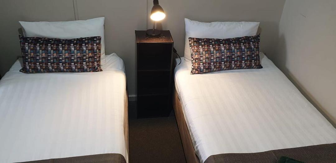 Smerdon Lodge Motel Horsham Esterno foto