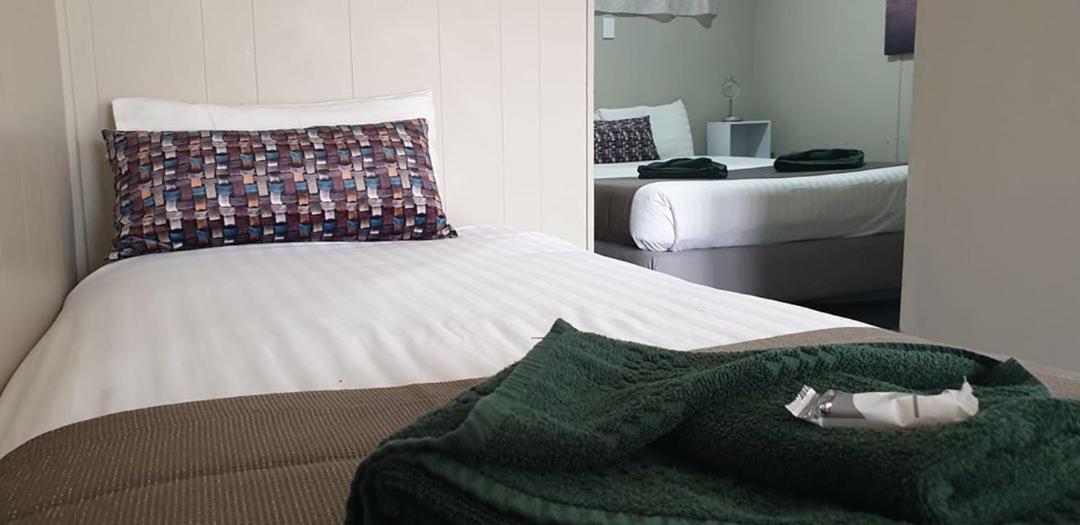 Smerdon Lodge Motel Horsham Esterno foto