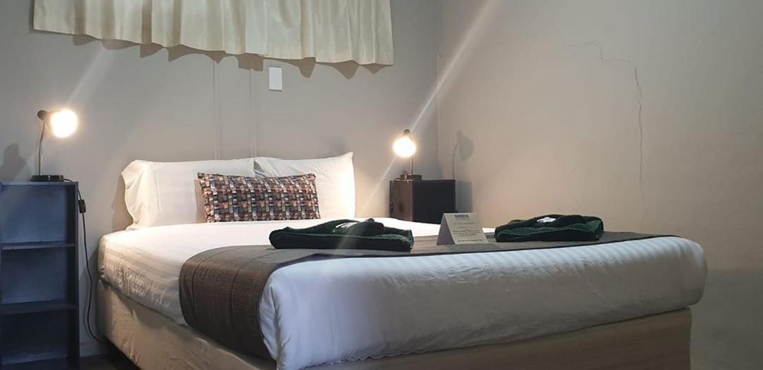 Smerdon Lodge Motel Horsham Esterno foto